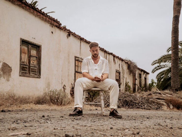 St. Pedro en una sesión fotográfica para la promoción de su nuevo trabajo. (Cortesía)
